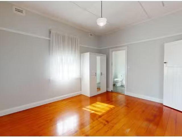 Cheap 17 Thomas Street, Telarah House for rent Listed by Leah.