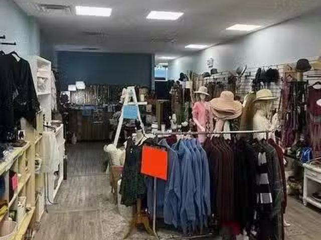 Cheap 17 215 Port Augusta St, Comox, BC, V9M 3M9 commercial.