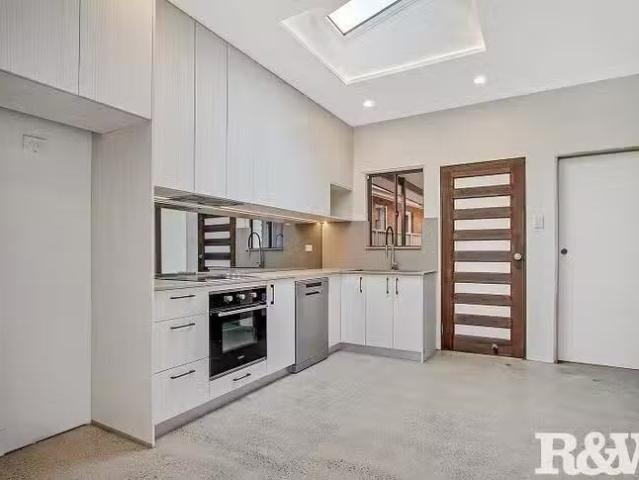 Rental! 17A Mindanao Avenue, Lethbridge Park, NSW 2770