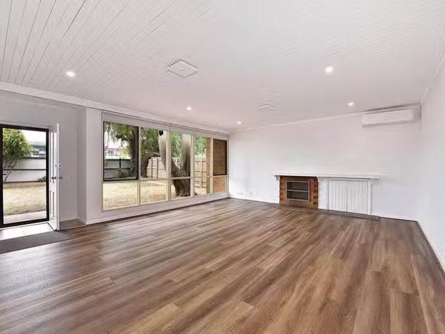 Unique 1/802 Plenty Road, South Morang, VIC 3752