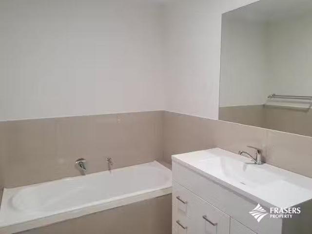Nice 1/80 Pepper Tree Drive, Holmview, QLD 4207