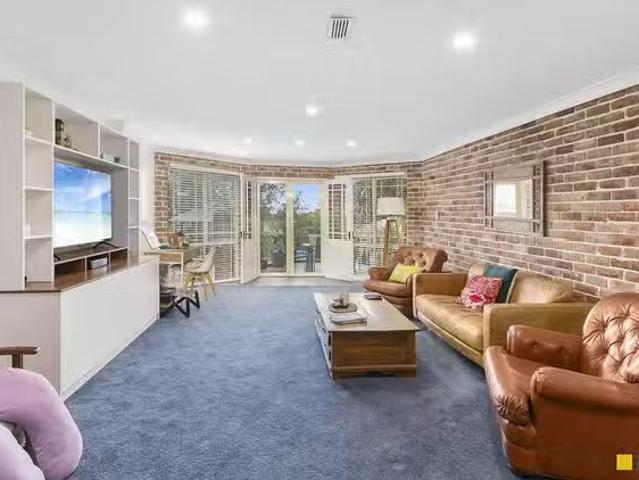 Unique 18 Mountain Avenue, Woonona, NSW 2517