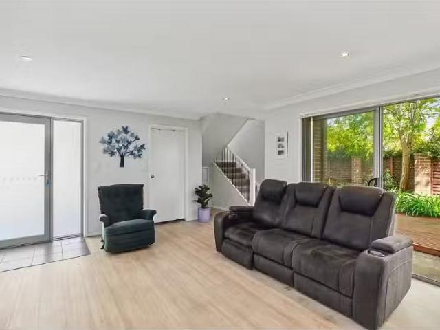 Just in! 1/8 Akora Road, Wyoming Townhouse for rent Listed by.