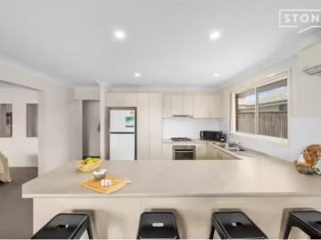 Just in! 18 Birkdale Boulevard, Cessnock House for rent Liste.