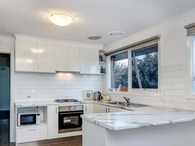Rental! 18 Blackwood Drive, Melton South House for rent Liste.