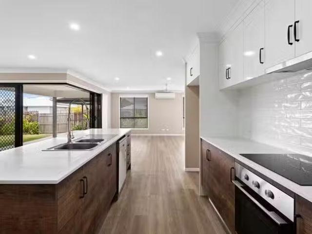 Charming 18 Bonavista Way, Eli Waters, QLD 4655