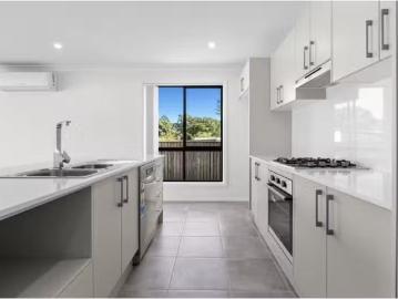 Just in! 1/8 Crossing Street, Bellbird House for rent Listed.