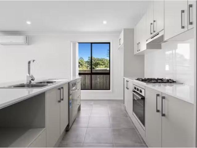 Charming 1/8 Crossing Street, Bellbird House for rent Listed.