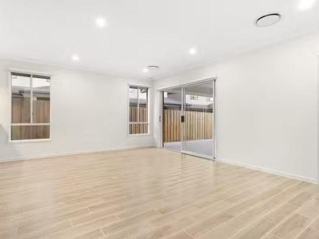Deal! 18 Dortmund Crescent, Marsden Park NSW 2765