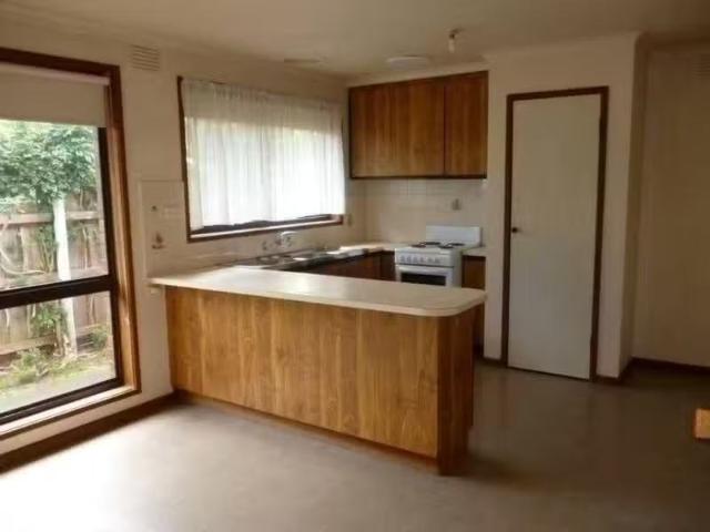 Charming 1/8 Fairbairn Road, Cranbourne VIC 3977 Unit For Le.