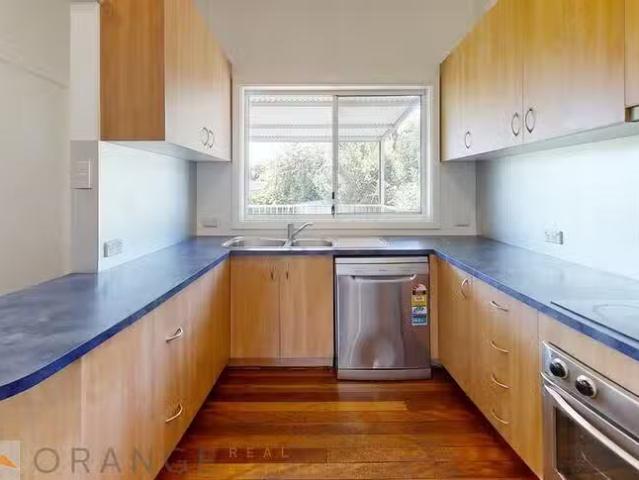 Nice 18 Fox Avenue, Orange, NSW 2800
