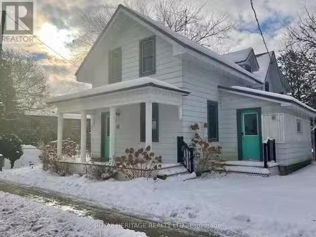 Just in! 18 Francis Street E, Kawartha Lakes Fenelon Falls.