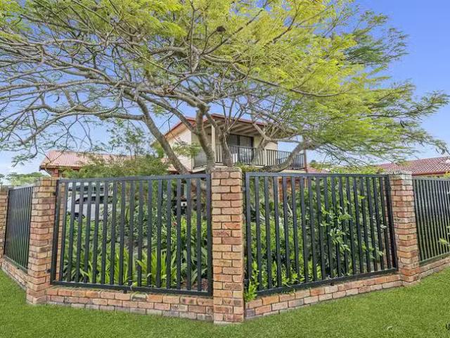 Nice 18 Holbrook Way, Elanora, QLD 4221