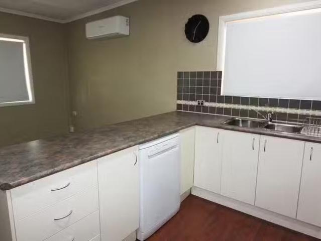 Deal! 18 Jane Street, Mornington, QLD 4825