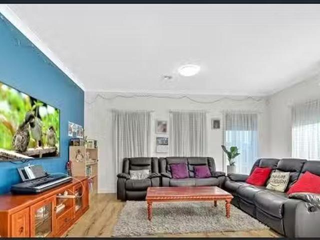 Nice 18 Lam Way, Brookfield, VIC 3338