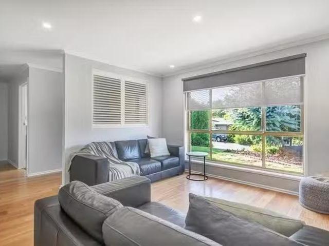 Cozy 18 Sandler Grove, Aberfoyle Park, SA 5159