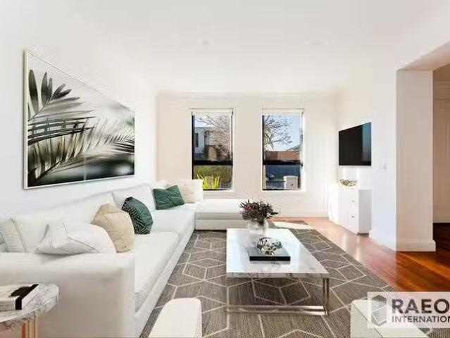 Just in! 18 Taylor Avenue, Maribyrnong, VIC 3032