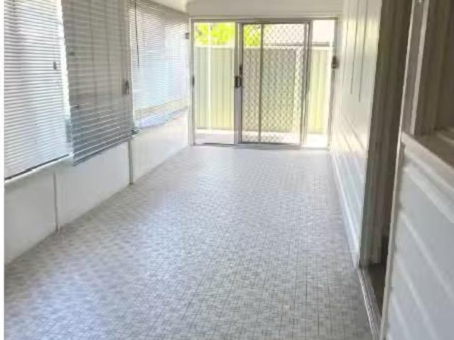 Cozy 18A Fraser Street, Macquarie Fields Apartment for rent L.
