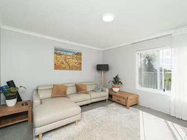 Charming 18A Howard Parade, Salter Point, WA 6152