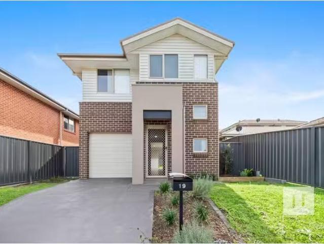 Deal! 19 Oakmont Place, Woongarrah House for rent Listed by H.
