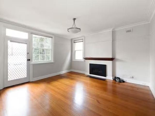 Cheap 1/9 Bluff Avenue, Elwood VIC 3184