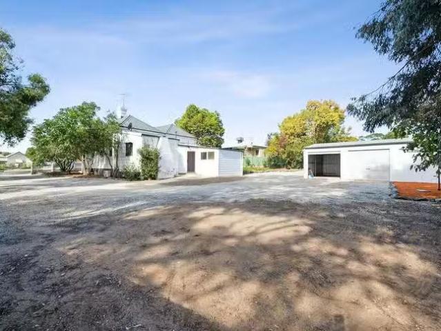 Nice 19 Bray Street, Long Gully, VIC 3550