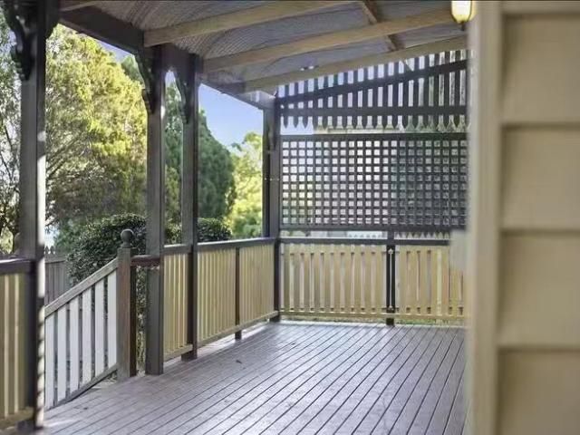 Cozy 19 Herries Street, East Toowoomba, QLD 4350