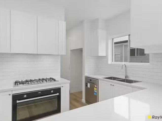 Deal! 19A Alroy Street, Bulli, NSW 2516