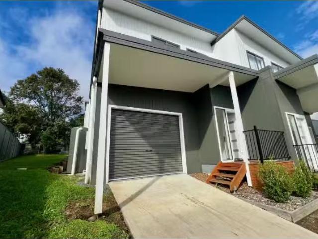 Rental! 19A Henning Road, Raymond Terrace Townhouse for rent.