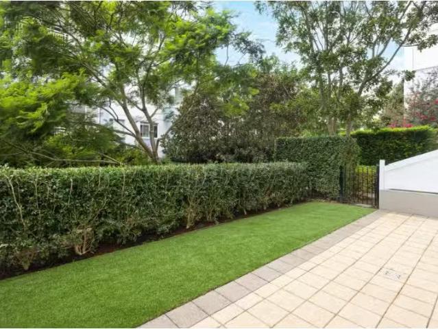 Cozy 101/2 Rosewater Circuit, Breakfast Point Apartment for re.