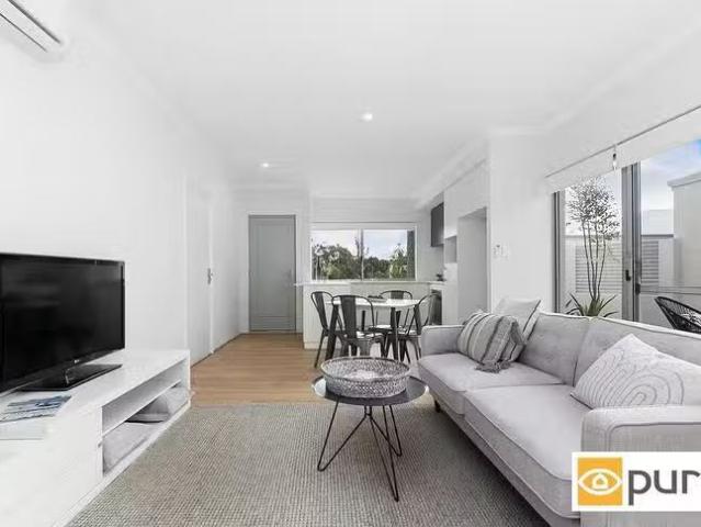 Cozy 10/16 Monger Road, Lake Coogee, WA 6166