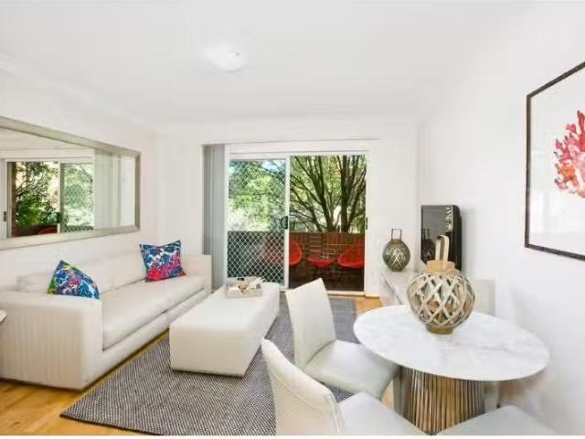 Cozy 10/211 Old South Head Road, BONDI Apartment for rent Lis.