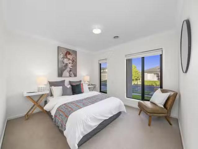 For Rent! 102 Bondi Parade, Point Cook, VIC 3030