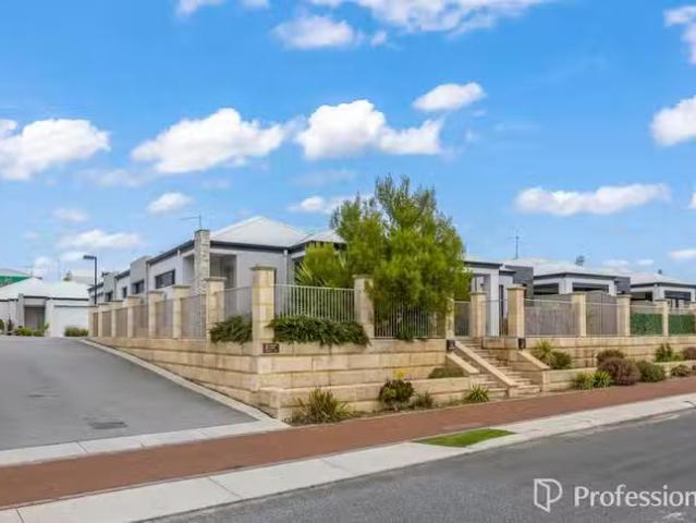 Just in! 10/2 Fowey Loop, Mindarie, WA 6030