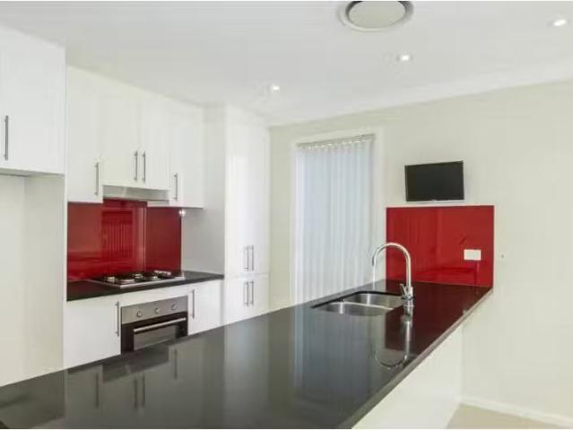 Deal! 102 Lakeview Drive, Cranebrook House for rent Listed by.