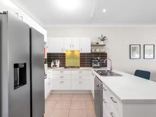 Cozy 106 Kamarin Street, Manly West, QLD 4179