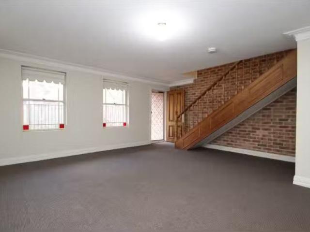 Charming 10/86 Brooks Street, Bar Beach Townhouse for rent Li.