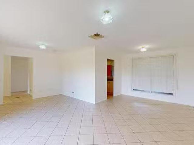 Charming 10 Mackay Drive, Dubbo, NSW 2830