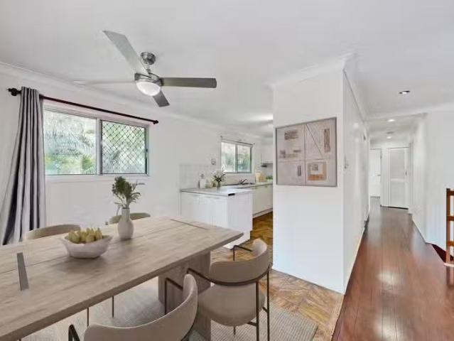 Unique 10 Nyora Street, EVERTON HILLS, QLD 4053 House for Rent