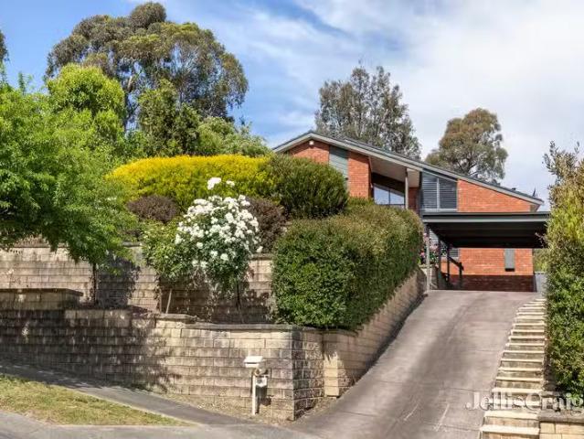 Unique 10 Nevern Court, Diamond Creek VIC 3089