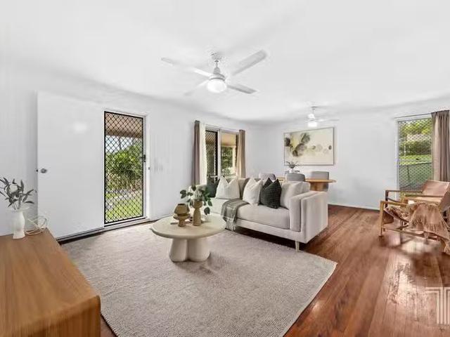 Deal! 10 Bradford Court, Mansfield, QLD 4122