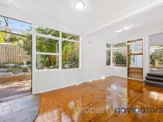 Deal! 10 Brewer Place, Lugarno, NSW 2210