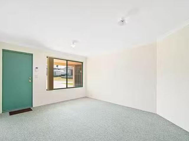Just in! 10 Brookeby Heights, Leda, WA 6170
