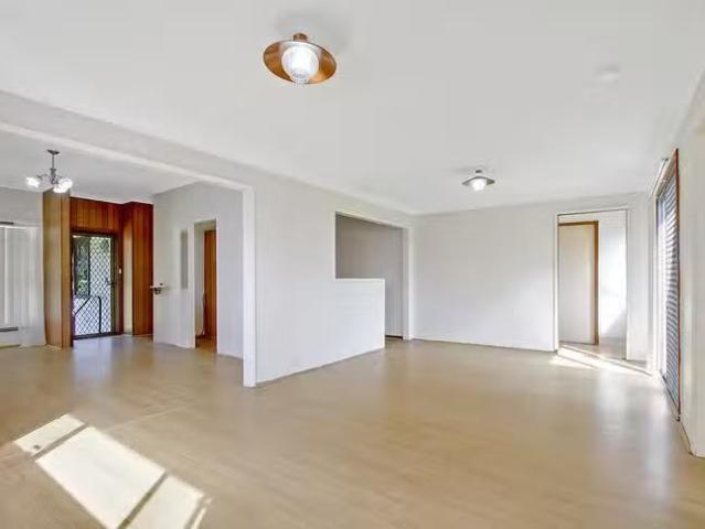 Rental! 10 Chalet Road, Kellyville, NSW 2155