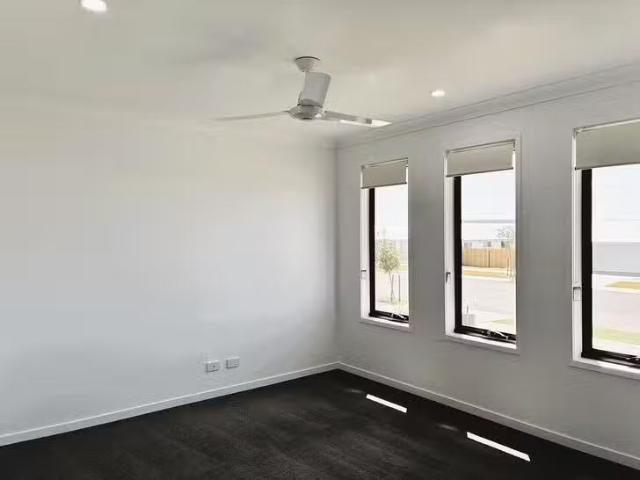 For Rent! 10 Flame Tree Road, Cotswold Hills, QLD 4350