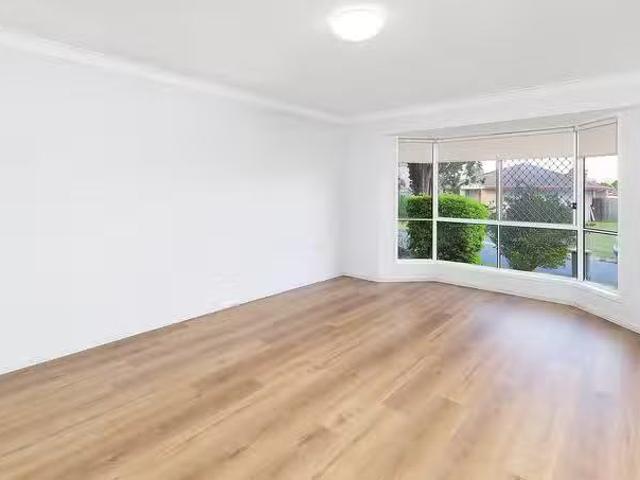 Just in! 10 Grevillea Crescent, Calamvale, QLD 4116