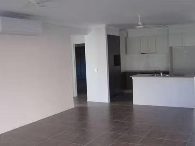 Charming 10 Jardine Crescent, Boyne Island, QLD 4680
