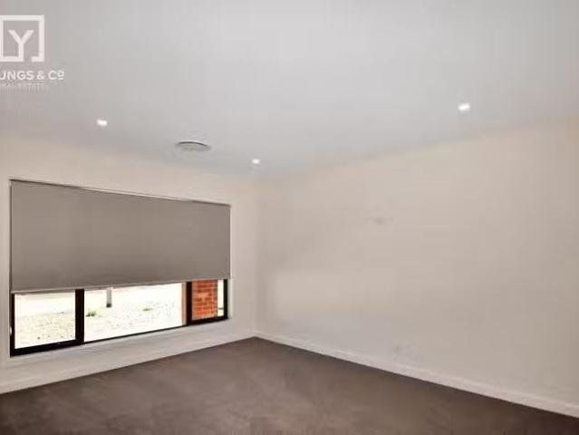 Nice 10 Lakeview Place, Mooroopna, VIC 3629