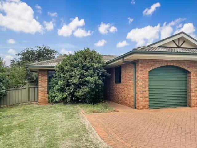 Deal! 10 Paul Mc Lean Place, DUBBO Townhouse for rent Listed.