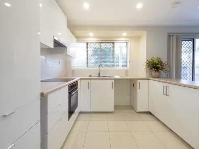 For Rent! 10 Sabre Court, Loganholme, QLD 4129